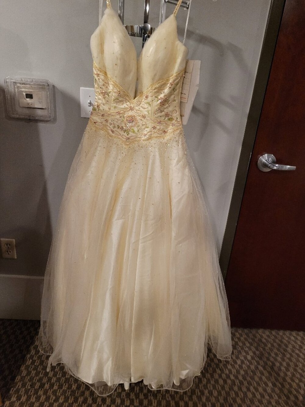 Tony Bowl Le Gala 16520 Size 4 Light Yellow Prom Dress